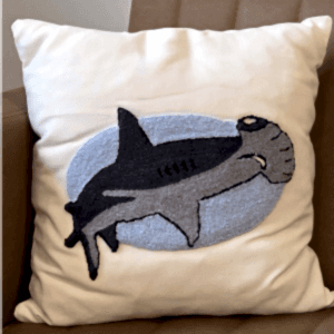 ÇEKİÇ BAŞ KÖPEKBALIĞI DESENLİ MİNDER